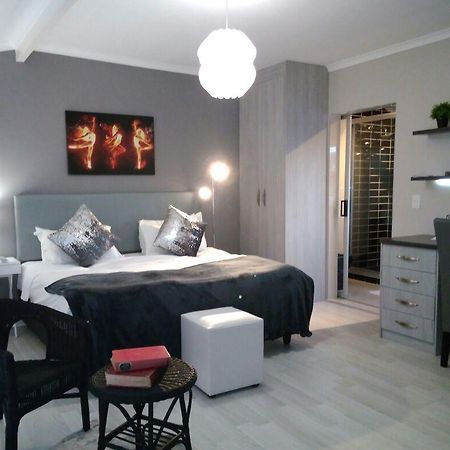 Mulenvo Guest House Bloubergstrand Exterior photo
